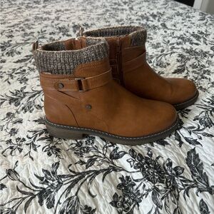 Never worn Muk Luks. Size 9 Wide.